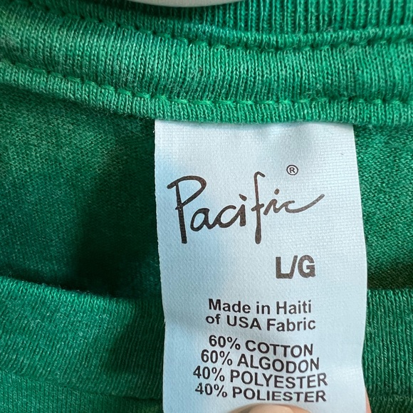 Pacific “Hanging With My Gnomies” Christmas Xmas T-shirt Size L *Unisex* NEW - Picture 3 of 4